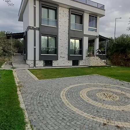 Denize 550metre Kazdaglari Ve Deniz Manzarali 14 Kisilik Lueks ادرميت