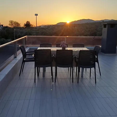 Denize 550metre Kazdaglari Ve Deniz Manzarali 14 Kisilik Lueks Edremit (Balikesir)