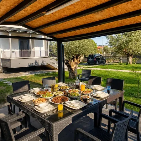 Denize 550metre Kazdaglari Ve Deniz Manzarali 14 Kisilik Lueks Willa Edremit (Balikesir)