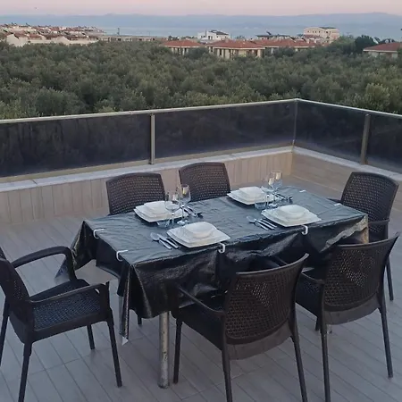 Denize 550metre Kazdaglari Ve Deniz Manzarali 14 Kisilik Lueks Edremit (Balikesir)