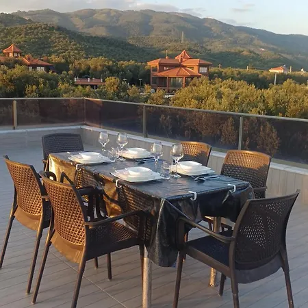 Willa Denize 550metre Kazdaglari Ve Deniz Manzarali 14 Kisilik Lueks Edremit (Balikesir)