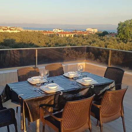 Denize 550metre Kazdaglari Ve Deniz Manzarali 14 Kisilik Lueks Edremit (Balikesir)
